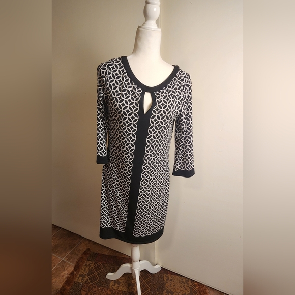 White House Black Market Black and White 3/4 Sleeve Shift Dress Medium M EUC - Picture 2 of 8